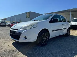 Gletscherweiss Gebraucht 2009 Renault Clio II Expression Kleinwagen | 3.150 € (Etwas zu teuer)