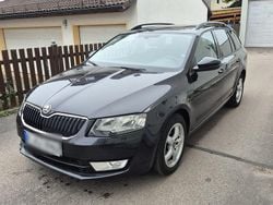 Schwarz Gebraucht 2014 Skoda Octavia Kombi | 6.200 €