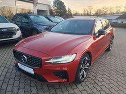 Weiß Gebraucht 2021 Volvo V60 R-Design Kombi | 26.900 € (Fairer Preis)