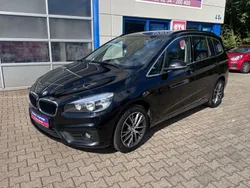 Black sapphire metallic Gebraucht 2016 BMW 220 Gran Tourer Advantage Van / Kleinbus | 11.299 € (Teuer)