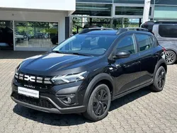 Schwarz Neu 2024 Dacia Sandero Expression Kleinwagen | 19.449 € (Etwas zu teuer)