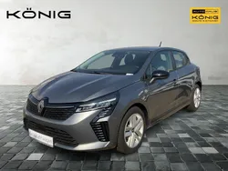 Grau Gebraucht 2024 Renault Clio V Evolution Limousine | 16.997 € (Fairer Preis)