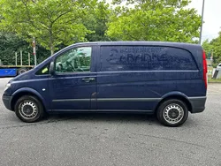 Blau Gebraucht 2009 Mercedes Vito Van / Kleinbus | 6.000 €