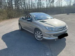 Gold Gebraucht 2004 Peugeot 206 CC Cabrio | 111.111 €