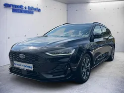 Agate black metallic Gebraucht 2024 Ford Focus ST-Line Kombi | 21.970 € (Guter Preis)