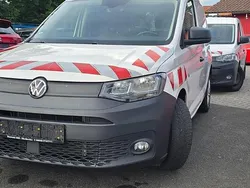 Weiß Gebraucht 2021 VW Caddy Van / Kleinbus | 9.990 €