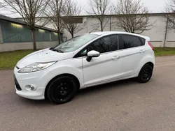 Weiß Gebraucht 2009 Ford Fiesta Titanium Kleinwagen | 4.290 € (Fairer Preis)