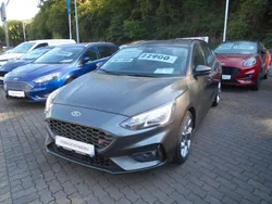Grau Gebraucht 2019 Ford Focus ST Limousine | 22.900 € (Fairer Preis)