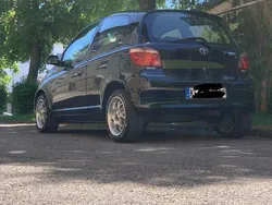 Schwarz Gebraucht 2001 Toyota Yaris Kleinwagen | 2.350 € (Etwas zu teuer)