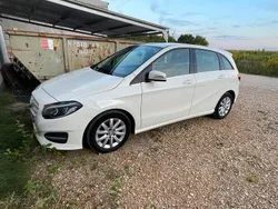 Weiß Gebraucht 2017 Mercedes B180 Van / Kleinbus | 15.500 € (Teuer)