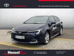 Dark blue metallic Gebraucht 2024 Toyota Corolla Team Kombi | 29.860 € (Fairer Preis)