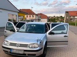 Grau Gebraucht 2002 VW Golf IV Kleinwagen | 1.600 € (Fairer Preis)