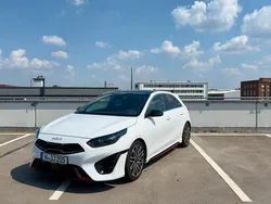 Weiß Gebraucht 2024 Kia Ceed GT 2 Kleinwagen | 29.500 € (Etwas zu teuer)