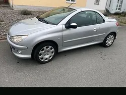 Grau Gebraucht 2003 Peugeot 206 CC Cabrio | 2.400 € (Teuer)