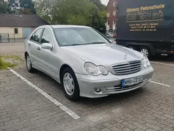 Silber Gebraucht 2005 Mercedes C220 Limousine | 1.650 €