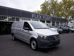 Brillantsilber metallic Gebraucht 2020 Mercedes Vito Van / Kleinbus | 21.800 € (Superpreis)