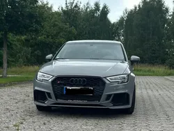 Grau Gebraucht 2019 Audi RS3 Sportback Kleinwagen | 39.000 € (Fairer Preis)