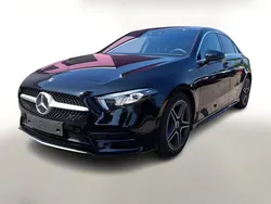 Schwarz Gebraucht 2020 Mercedes A200 AMG line Limousine | 27.888 € (Etwas zu teuer)