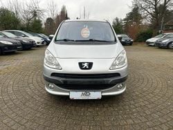 Grau Gebraucht 2006 Peugeot 1007 Van / Kleinbus | 3.999 € (Etwas zu teuer)