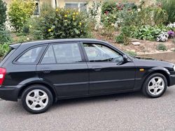Schwarz Gebraucht 2000 Mazda 323 Limousine | 4.000 €