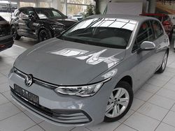 Grau Gebraucht 2020 VW Golf VIII Life Limousine | 20.990 € (Fairer Preis)
