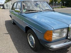 Blau Gebraucht 1983 Mercedes 200 Limousine | 8.000 €
