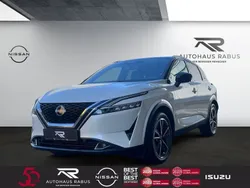 Pearl white pearleffekt/dach black met (metallic) Gebraucht 2023 Nissan Qashqai Tekna SUV | 32.490 € (Etwas zu teuer)