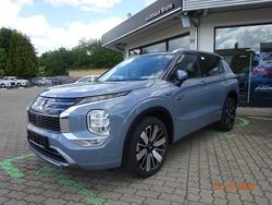 Grau Neu 2025 Mitsubishi Outlander P-HEV Top SUV | 54.500 € (Etwas zu teuer)