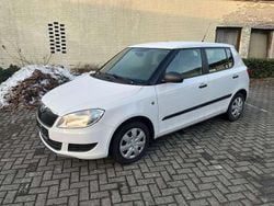 Weiß Gebraucht 2012 Skoda Fabia Active Limousine | 2.500 € (Guter Preis)