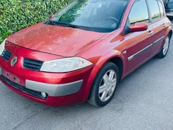 Rot Gebraucht 2005 Renault Mégane II Limousine | 900 € (Superpreis)