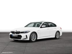 Weiß Gebraucht 2024 BMW 330e Limousine | 53.860 €