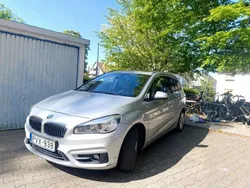 Grau Gebraucht 2015 BMW 220 Gran Tourer Luxury Line Van / Kleinbus | 8.900 €