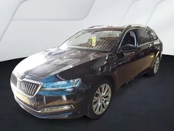Schwarzmagic perleffekt Gebraucht 2023 Skoda Superb Style Kombi | 31.985 €