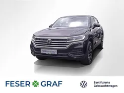 Grenadillschwarz metallic Gebraucht 2024 VW Touareg Basis SUV | 57.880 € (Guter Preis)