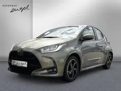 Pure) white ii (weiss Gebraucht 2020 Toyota Yaris Comfort Kleinwagen | 13.990 € (Teuer)