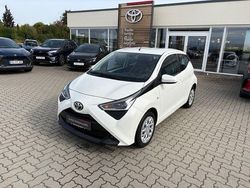 Weiß Gebraucht 2021 Toyota Aygo X-play Kleinwagen | 9.750 € (Fairer Preis)