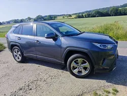 Grau Gebraucht 2020 Toyota RAV4 Hybrid Lounge SUV | 31.000 € (Fairer Preis)