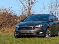 Grau Gebraucht 2018 Ford Focus ST-Line Kombi | 9.800 € (Guter Preis)