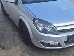 Silber Gebraucht 2004 Opel Astra Limousine | 2.500 € (Etwas zu teuer)