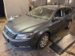 Grau Gebraucht 2011 VW Passat Kombi | 5.299 € (Fairer Preis)