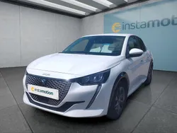 Weiß Gebraucht 2021 Peugeot e-208 Kleinwagen | 17.099 €