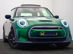Grün Gebraucht 2023 Mini Cooper SE Classic Kleinwagen | 18.762 € (Guter Preis)