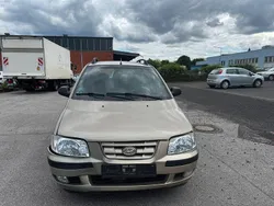 Beige Gebraucht 2001 Hyundai Matrix GLS Van / Kleinbus | 650 € (Superpreis)