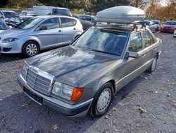 Grau Gebraucht 1990 Mercedes E230 Limousine | 6.900 €
