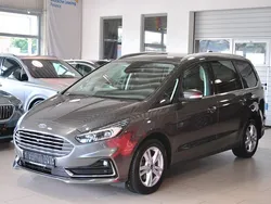Grau Gebraucht 2023 Ford Galaxy Titanium Van / Kleinbus | 23.990 € (Fairer Preis)