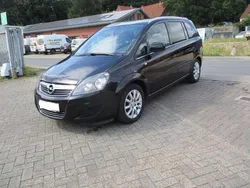 Schwarz Gebraucht 2011 Opel Zafira Edition Van / Kleinbus | 2.990 € (Fairer Preis)