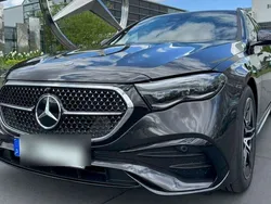 Grau Gebraucht 2024 Mercedes E450 AMG line Kombi | 65.990 €