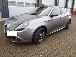Grau Gebraucht 2017 Alfa Romeo Giulietta Veloce Kleinwagen | 17.200 € (Fairer Preis)
