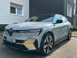 Grau Gebraucht 2022 Renault Mégane Iconic Limousine | 24.900 € (Fairer Preis)