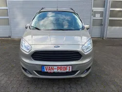 Grau Gebraucht 2017 Ford Tourneo Courier Titanium Van / Kleinbus | 11.900 € (Fairer Preis)